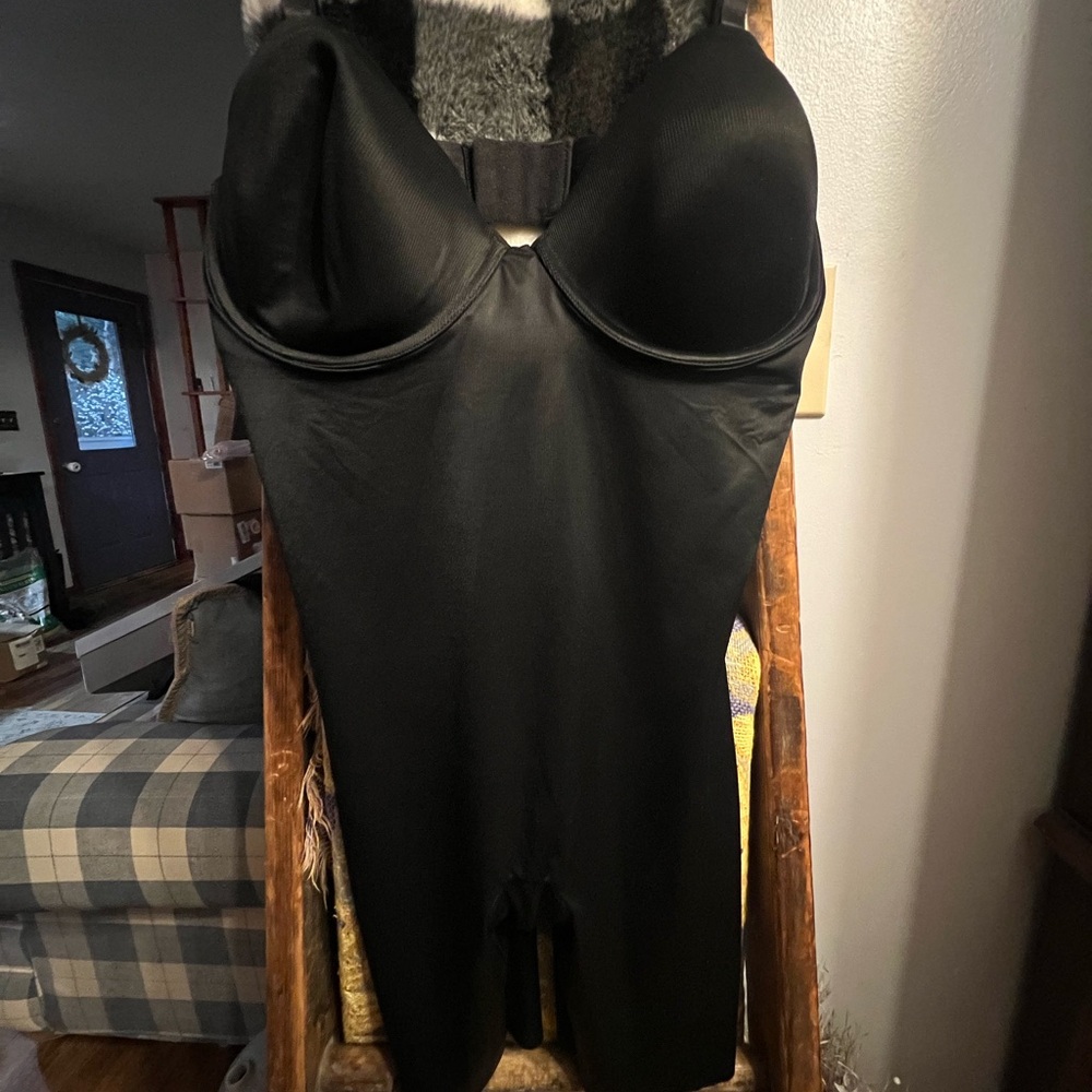 Spanx Oncore Open-Bust Mid-Thigh Bodysuit - Very Black (X-Large) - Picture 2 of 4
